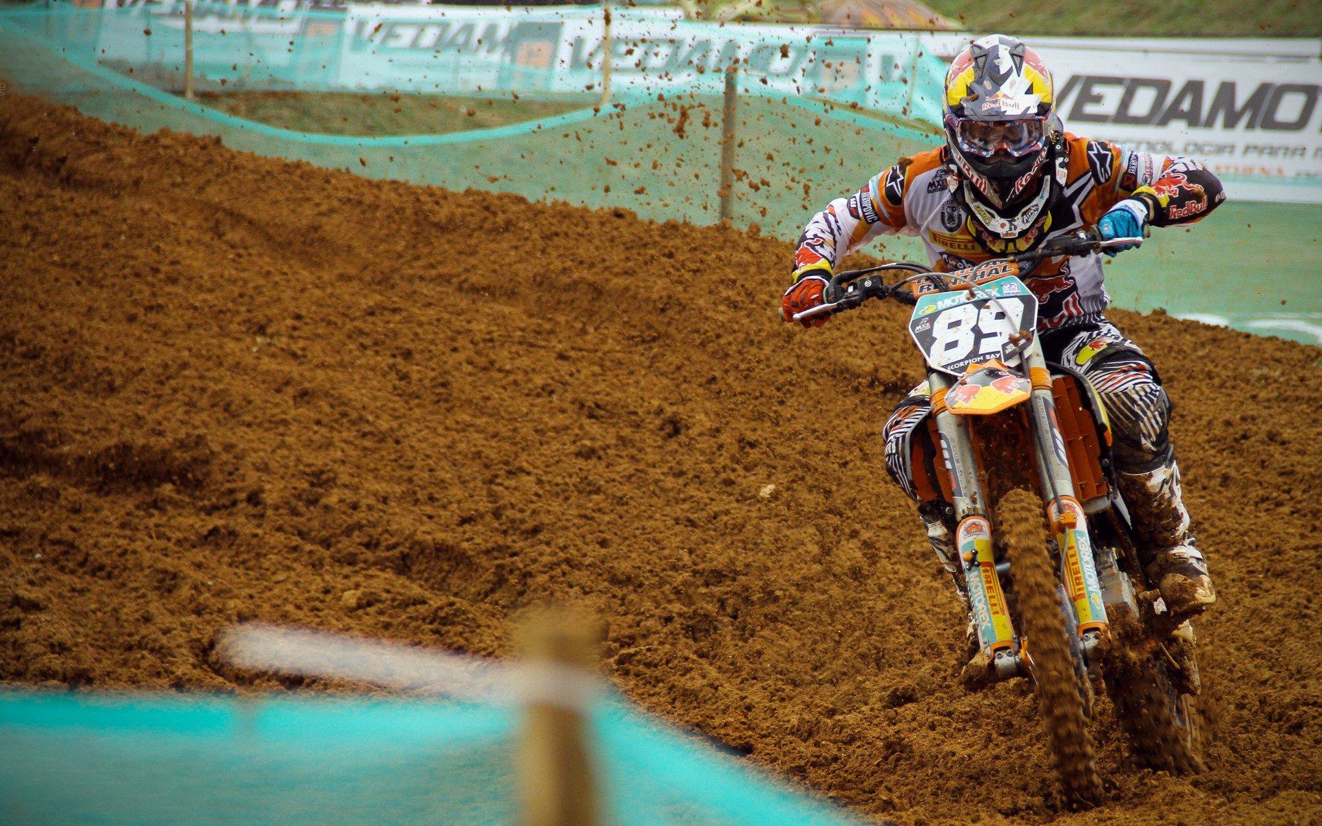 英足总破格追授荣誉帽 表彰亚裔先驱弗兰克